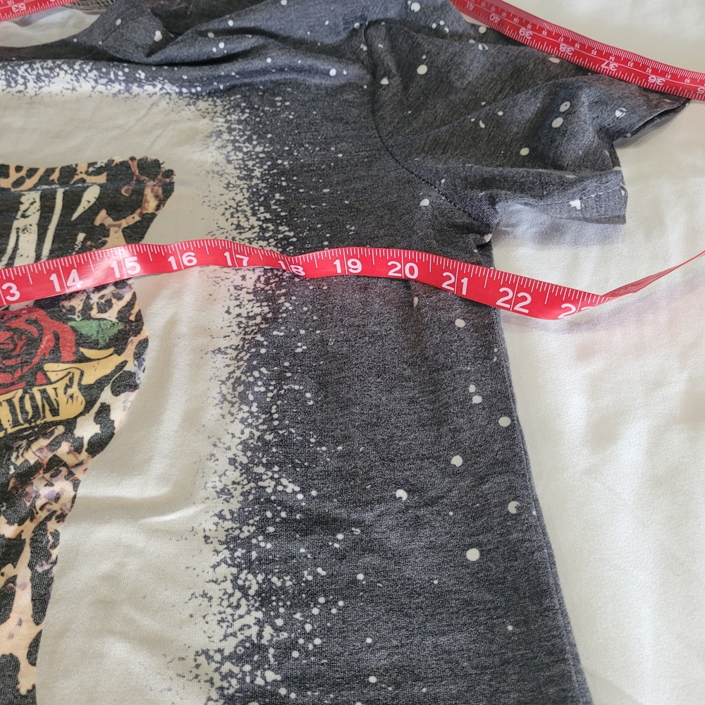 Music Concert Chic Graphic Tee Leopard Print Accents Guns N Roses Rock Band - Picture 3 of 8